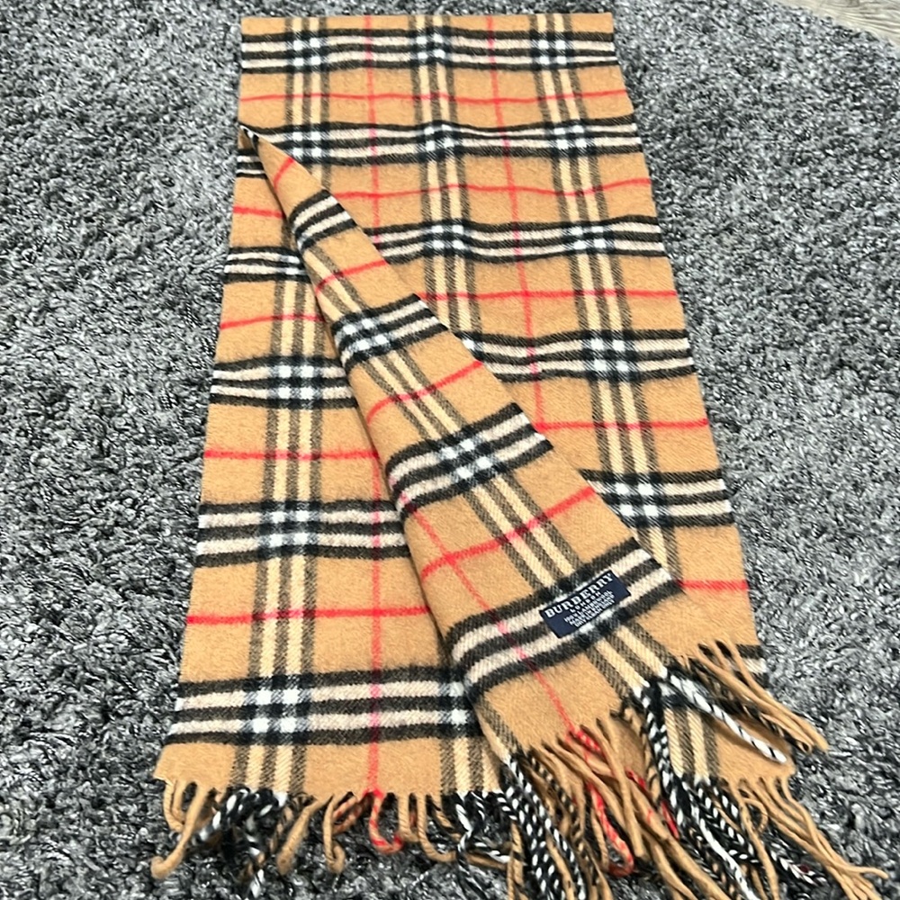 Vintage Burberry 100 percent Lambs Wool Scarf